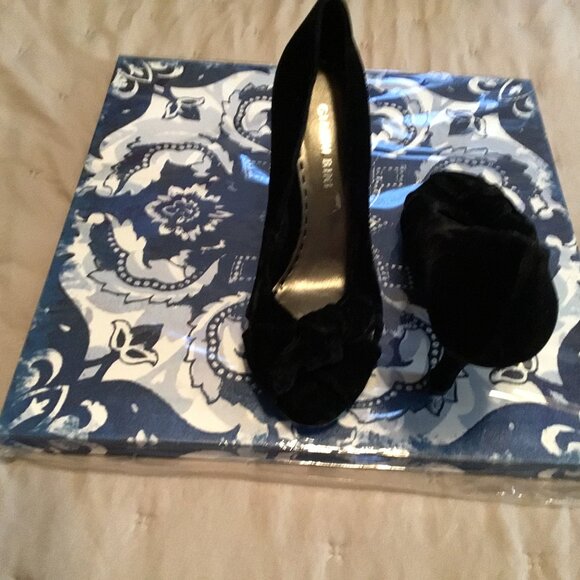 Black Velvet Gianni Bini Formal shoe Low Heel Worn Once Size 6 - Picture 4 of 4